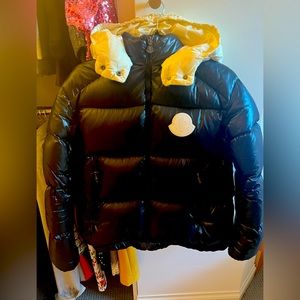 Moncler Almira 2020- youth sz 14 or women’s sz xsmall/small LIKE NEW condition